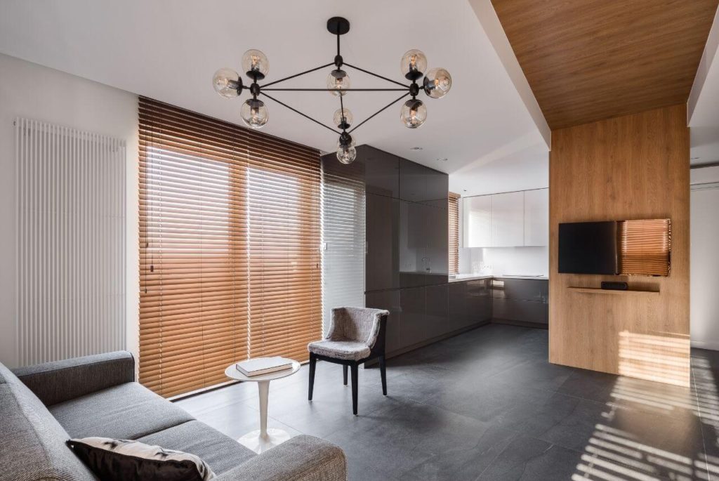 Calming living room with the wood blinds as window cover